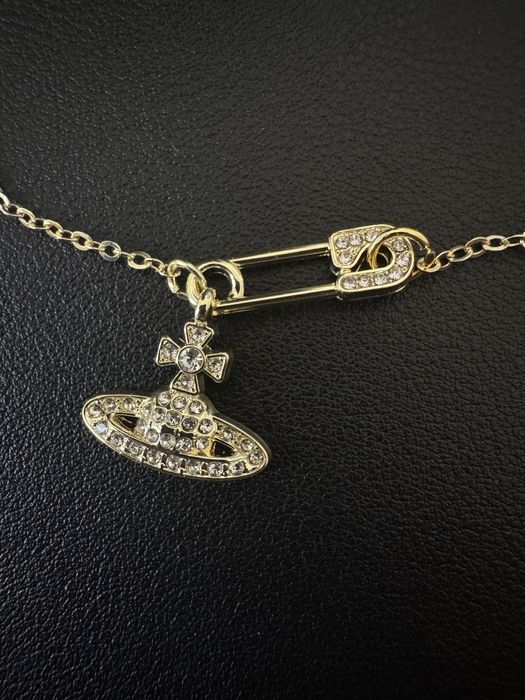 Lantisor Vivienne Westwood Gold Pin