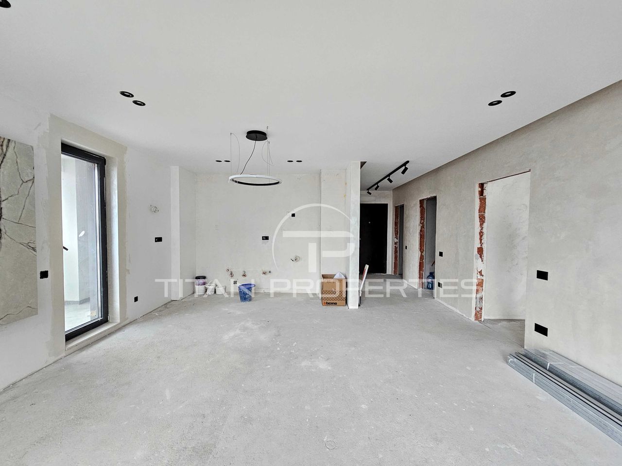 Продава се Тристаен апартамент в Пловдив, Христо Смирненски - 105 кв.м за 2000 €/кв.м - Снимка #1