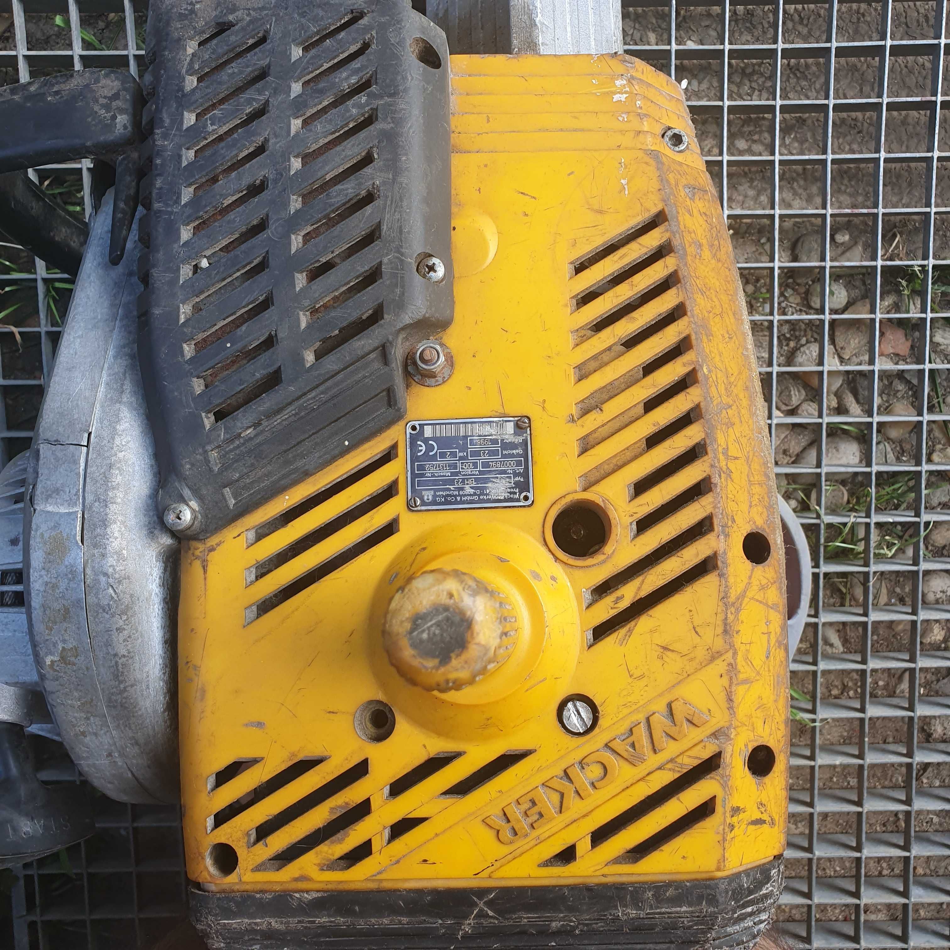 Talpa vibratoare compactor lumag si pickamer wacker neusson