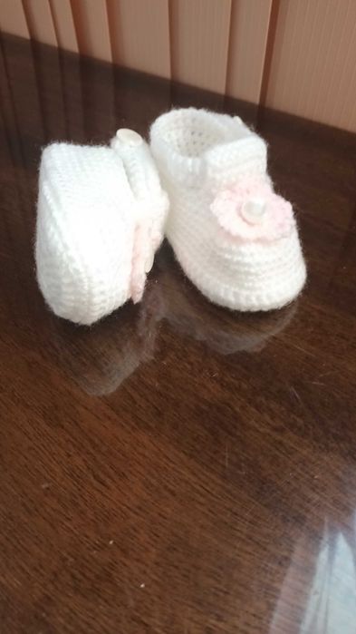 Буйки за момиченце изплетени на една кука