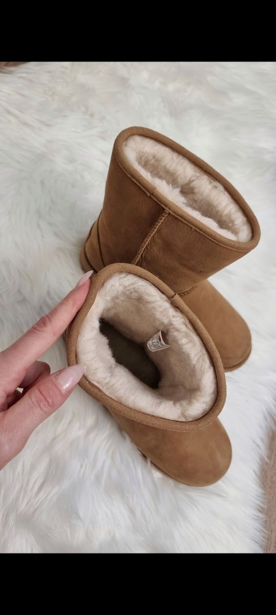 Ugg uri Classic noi