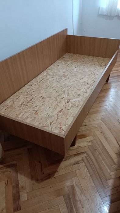 Единични легла без матрак