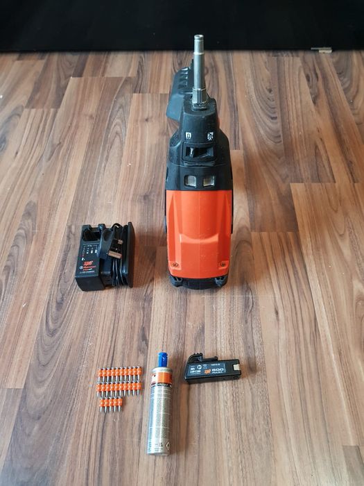 Spit pulsa 800E,pistol de bătut cuie în beton și metal.