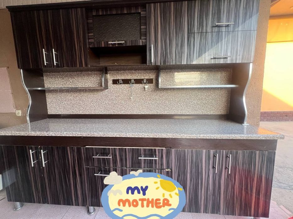 Kuhniy mebil uzunlgi 3,5 metr