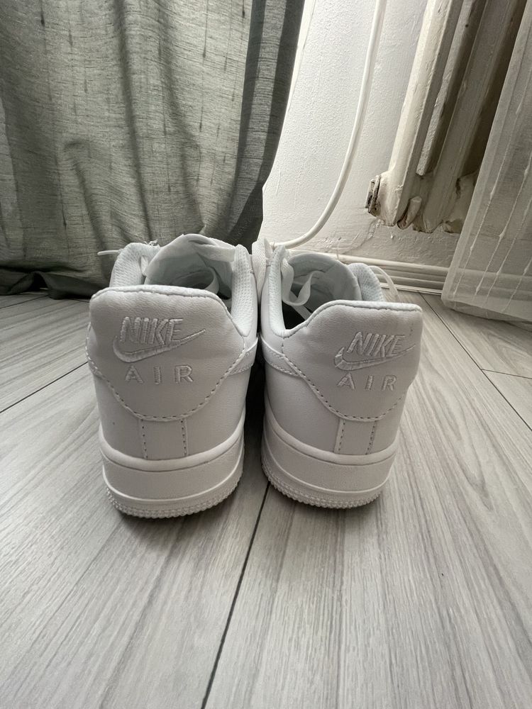 Air Force 1 Triple White