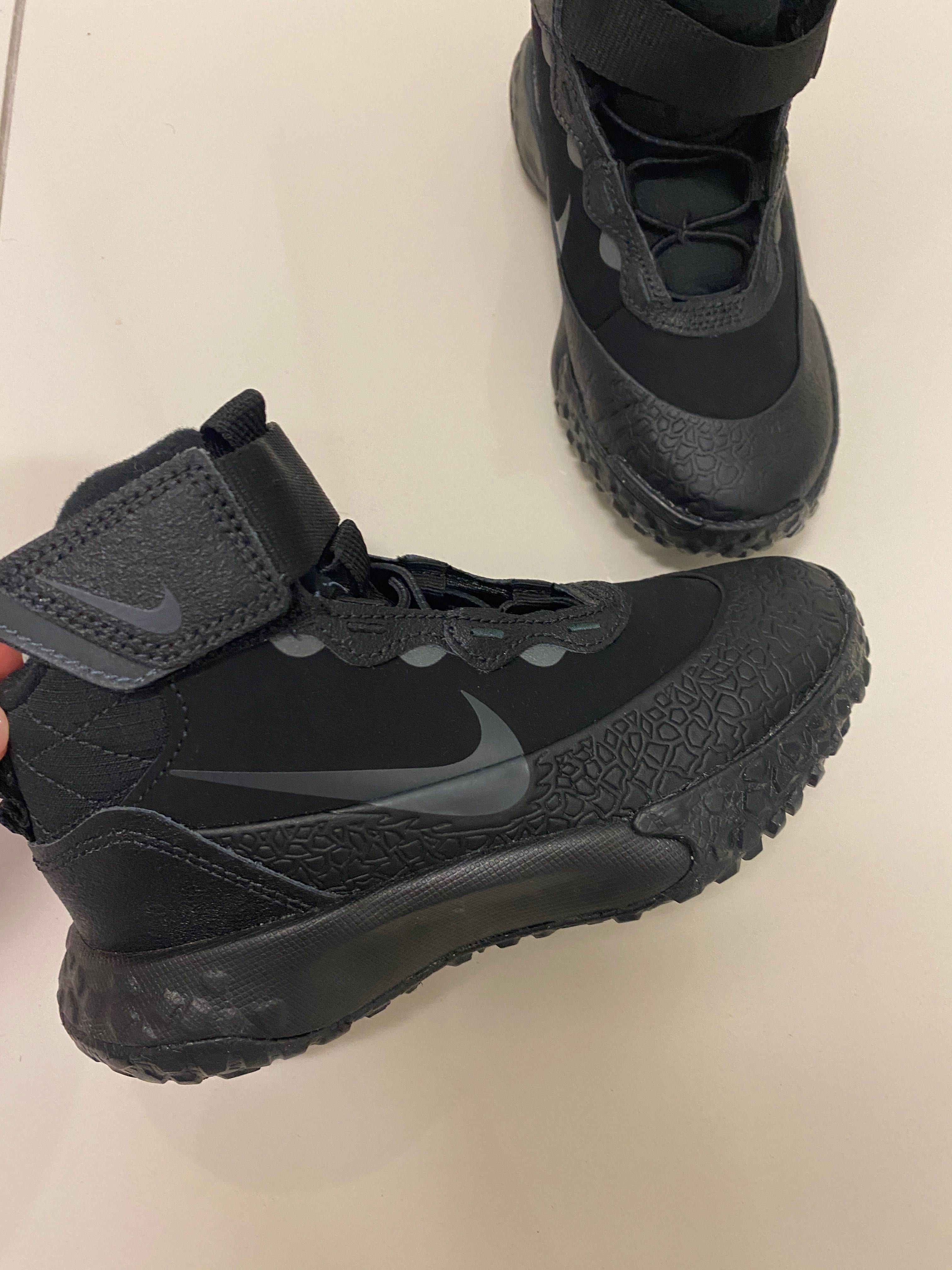 Оригинални!Nike детски боти 28.5 номер