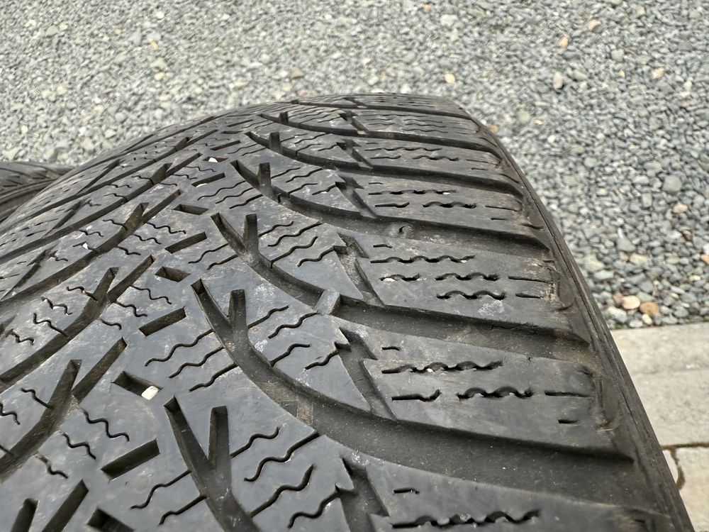 2бр. Зимни Гуми 215/60R/17 -KUMHO- DOT:1719- 4.2мм.
