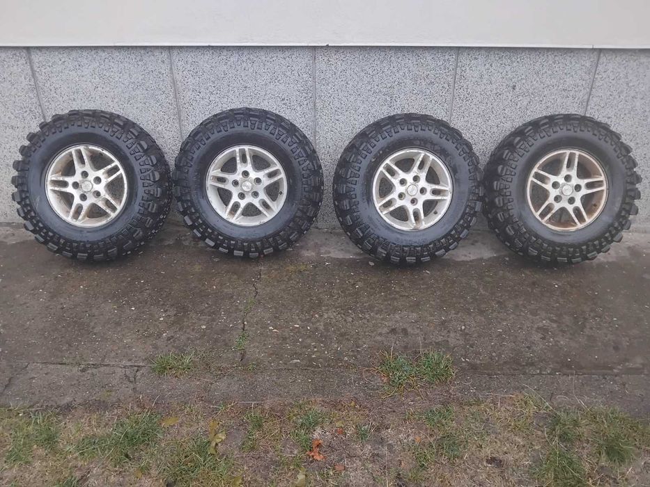 Продавам гуми CST 265x85×16 (33×10.5×16)