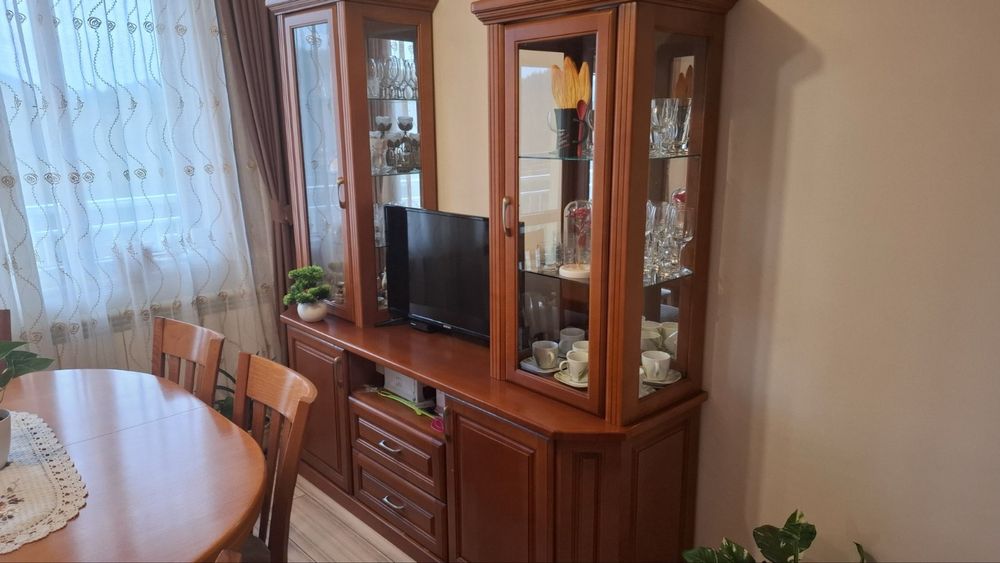 Трапезария с маса и 6 стола