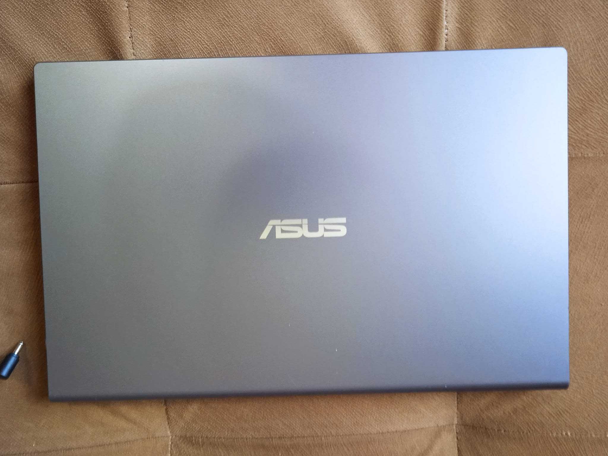 Asus X515EA 15.6" FHD Intel i3-1115G4 8GB 512 GB SSD отлична батерия