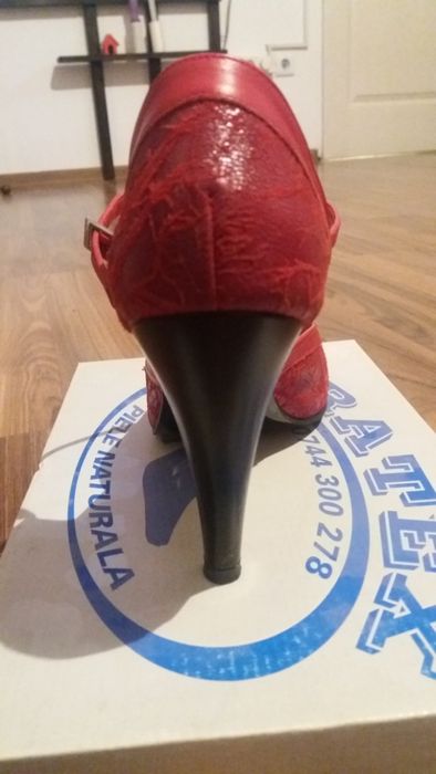 vand pantofi ocazie model deosebit