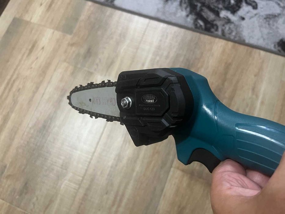 Мини акумулаторен верижен трион