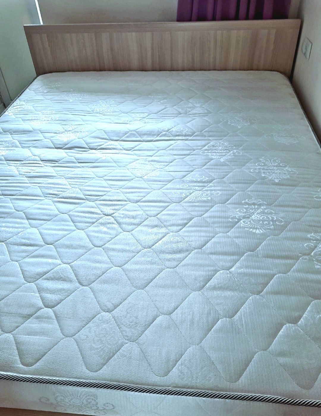 Продам спальный кровать с матрасом.