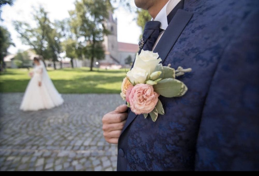 Vând costum mire