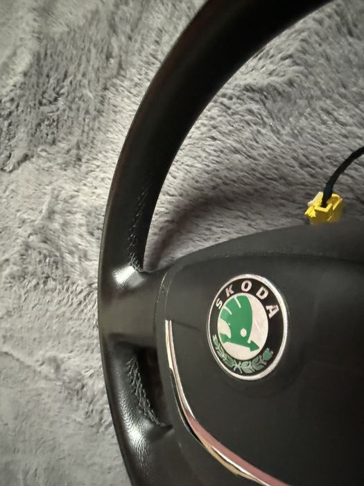 Волан от естествена кожа за Skoda