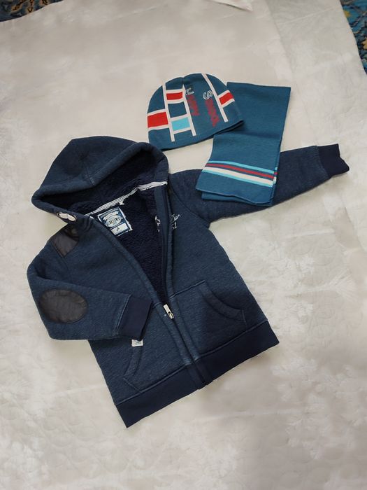 Куртка с мехом фирменная на 3-5 лет