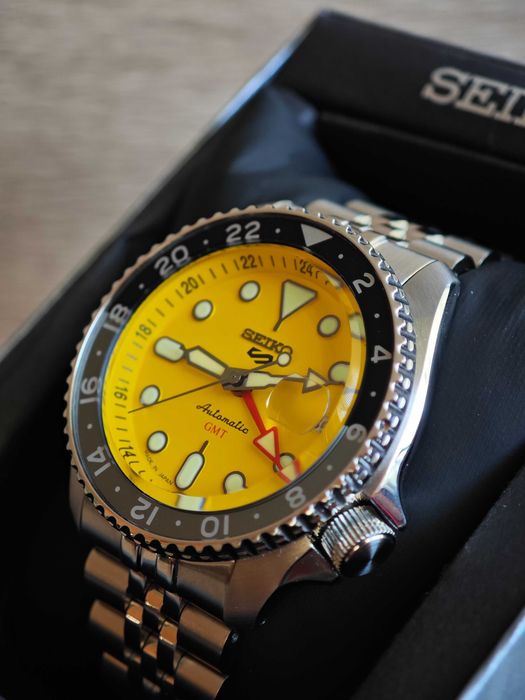 БАРТЕР Seiko 5 GMT Yellow Seiko SSK001K1