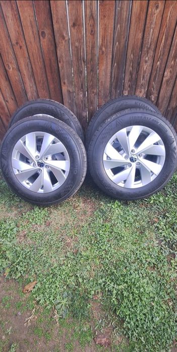 Vând roți vw tiguan noi cauciucuri de vară 215 65 r17 preț 4300 RON.