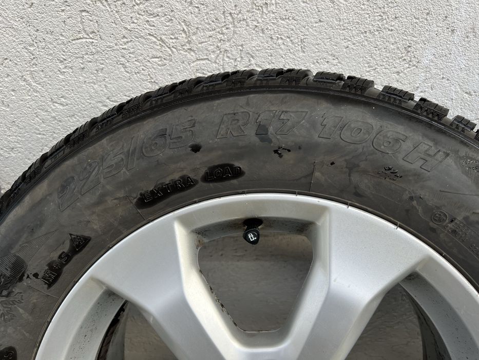 Jante + Anvelope 225/65R17 de iarnă in stare bună Dot 2022