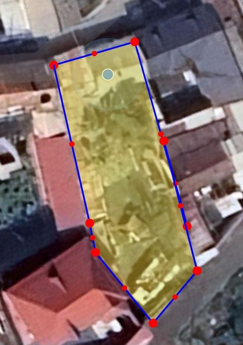 Продаётся  земельный участок  со старым домом.