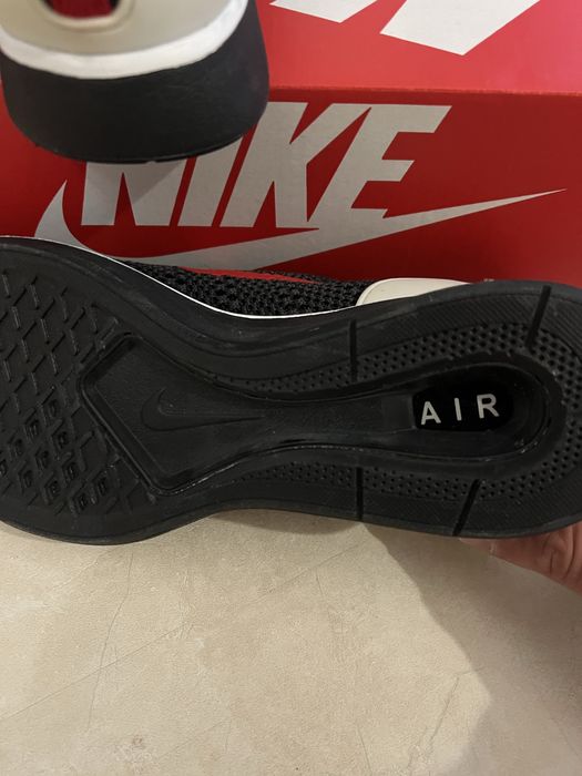 Маратонки NIKE  -
