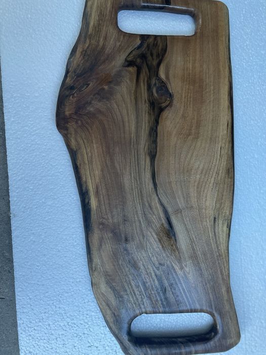 Mese lemn nuc si rasina epoxidica