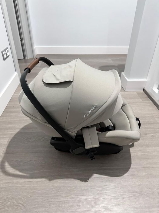 Sistem complet Nuna ARRA Next + TODL + bază Isofix – stare foarte bună