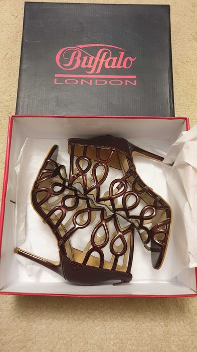 Sandale Buffalo London – piele naturală lacuită – mărimea 35 – WOW!