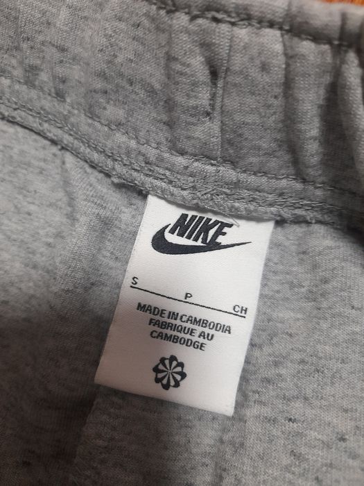 Nike tech мъжко долнище S размер.