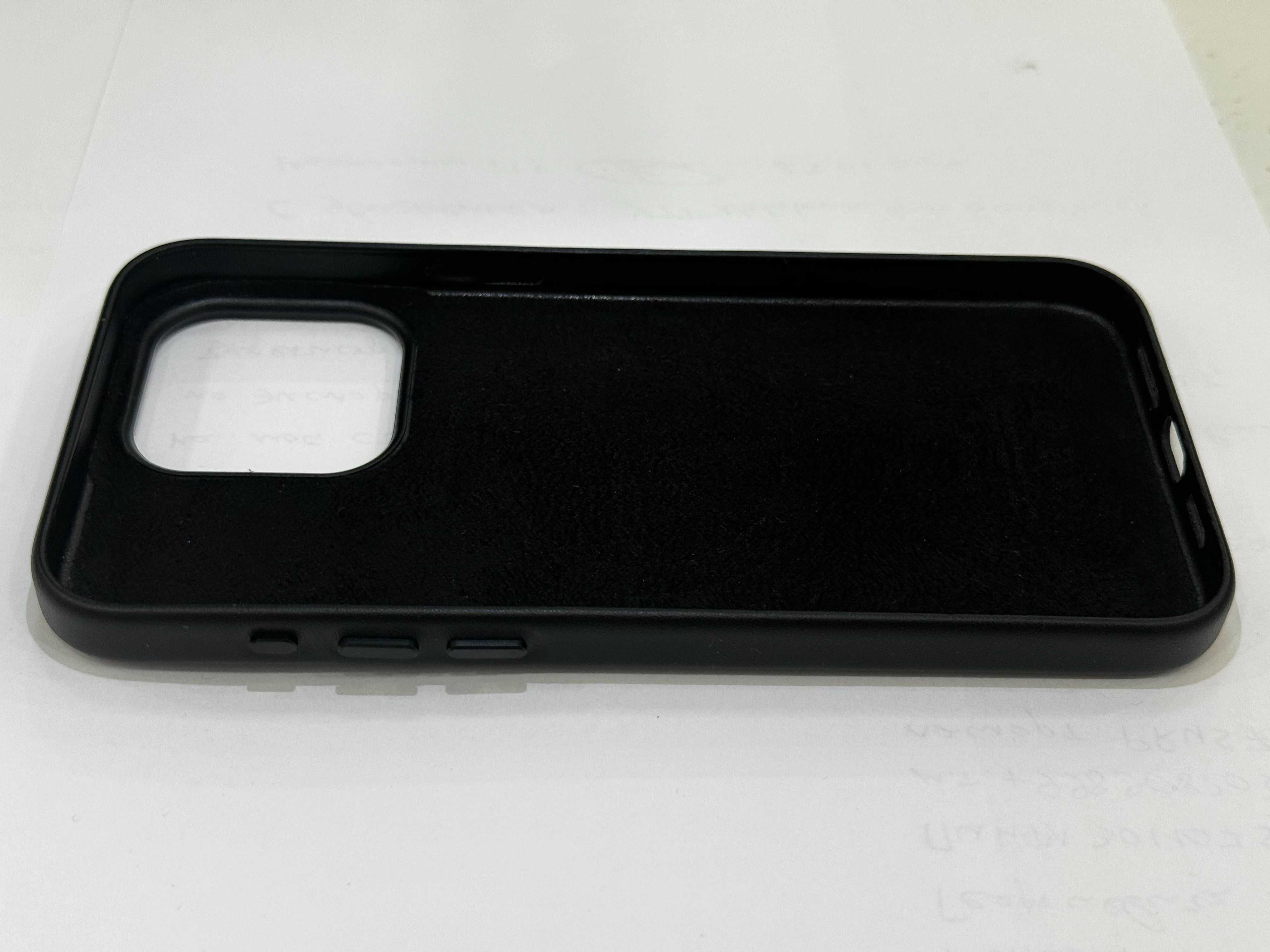 Чехол для iPhone 15 Pro Max, черный пластиковый, MagSafe