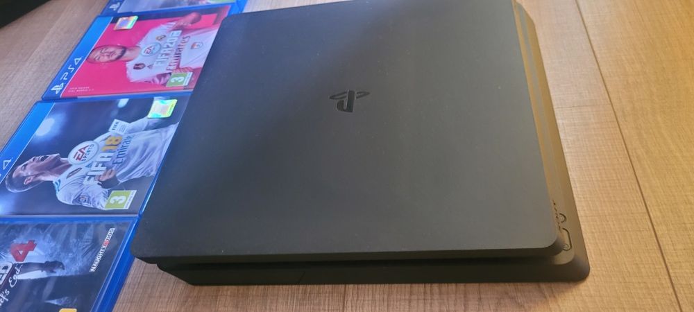 Playstation 4 Slim