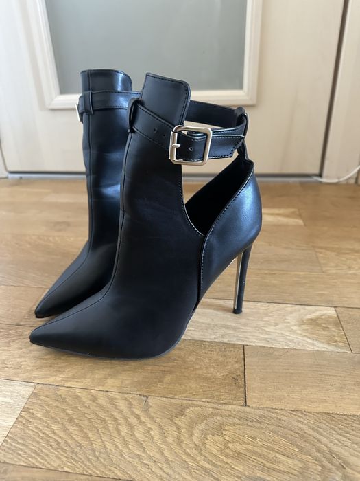 Дамски боти на висок ток