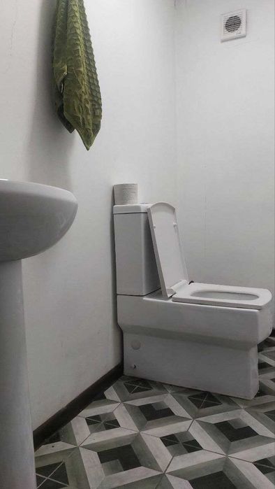 Срочно сдается домик 2 этажа,3 комнаты,недалеко от рынка Кадышева.