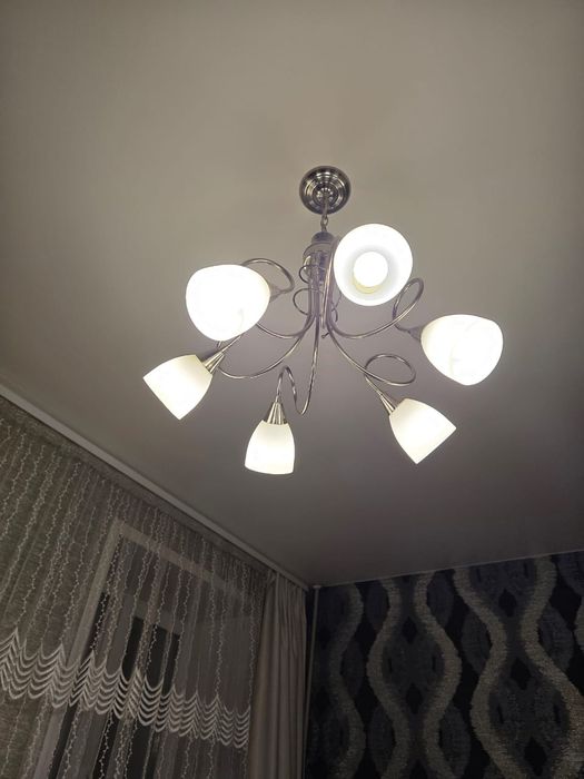 Продам люстру в отличном состоянии.