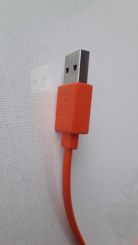 USB type Portable кабел.
Подходящ за зареждане на телефона от компютър