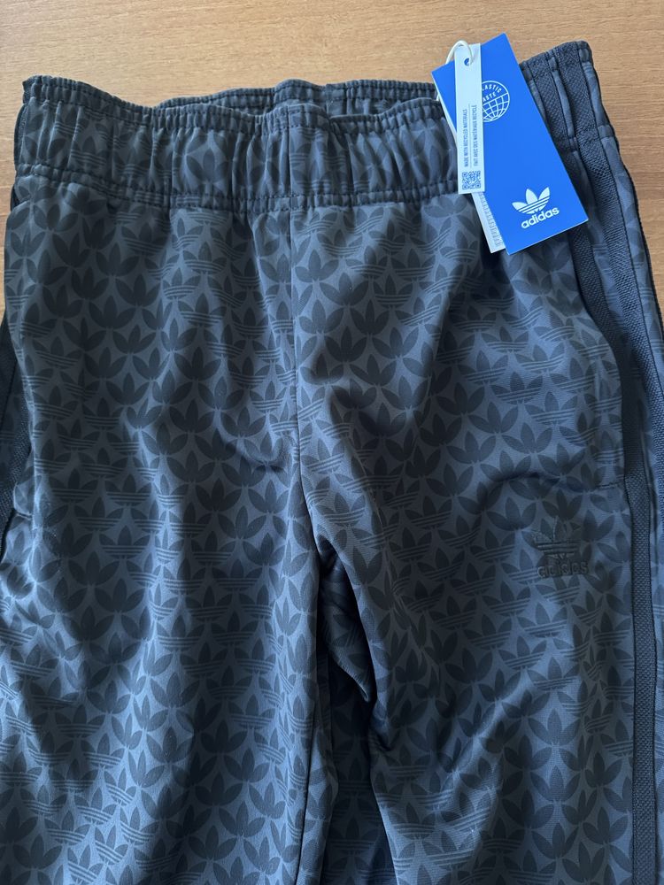 Ново, с етикет, долнище Адидас (Adidas Originals)