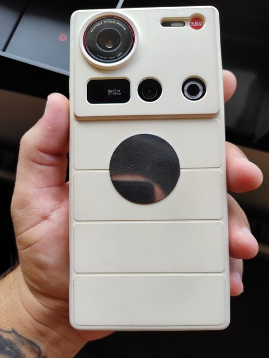 Vând ZTE Nubia Z70 Ultra Yellow Gold