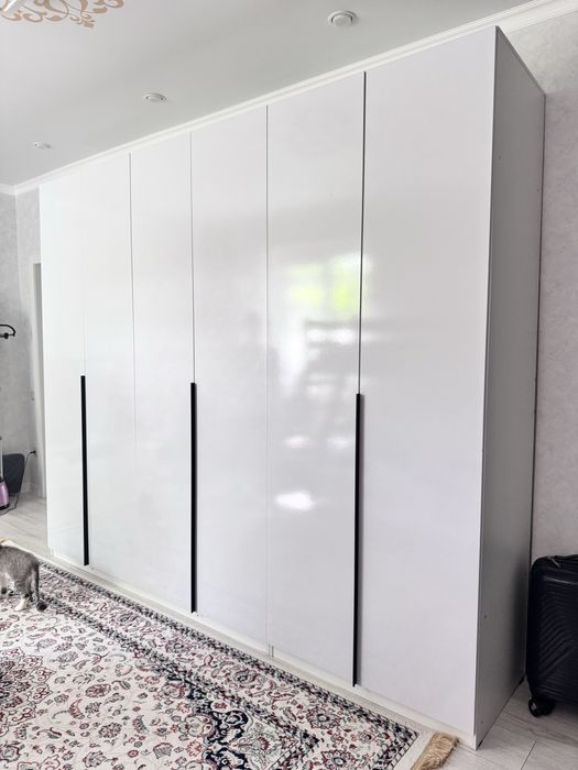 Продам б/у шкаф белого цвета