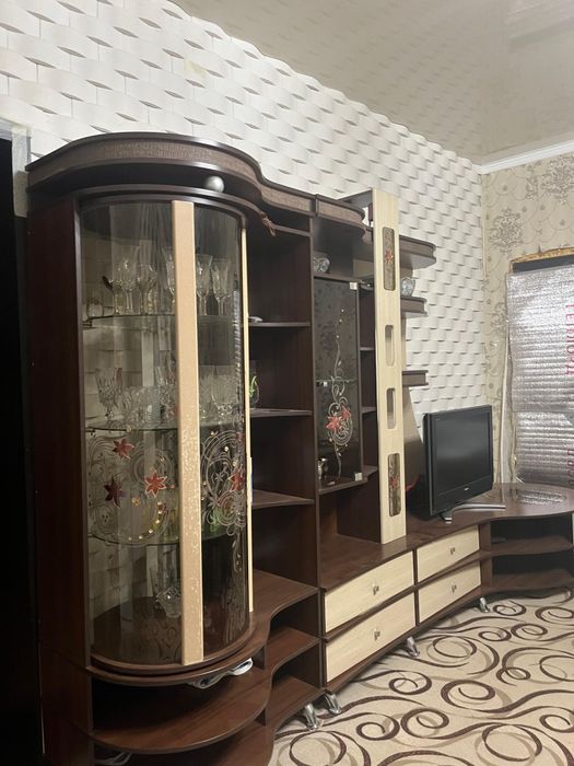 Горка в зал б/у в отличном состоянии