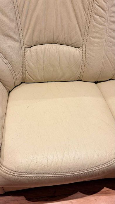 Vand set doua canapele piele (3 locuri, respectiv 2 locuri)