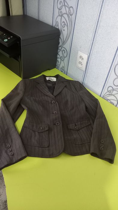 Продам женский брючной костюм. Тройка