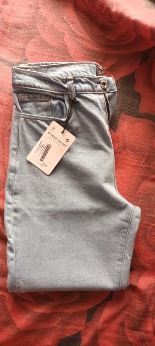 Чисто ново с етикет дамско дънки размер М