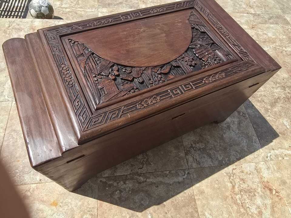 Lada de zestre veche sculptura deosebită,motiv orientala.