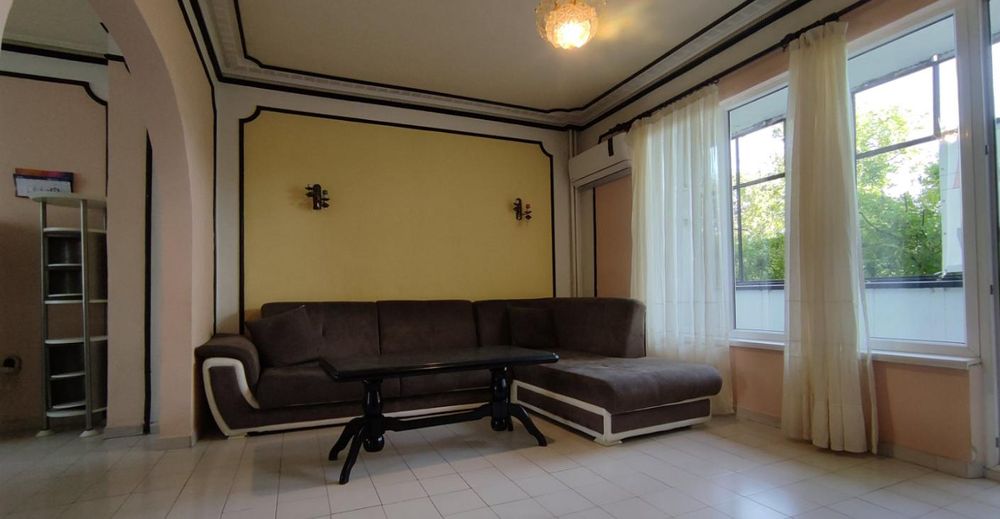 Тристаен апартамент в кв. Кючук Париж