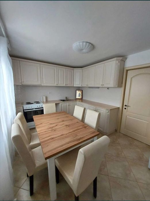 Închiriez vila în Dumbrava Rosie