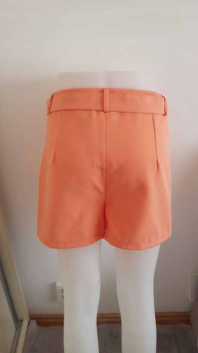 Pantaloni scurți