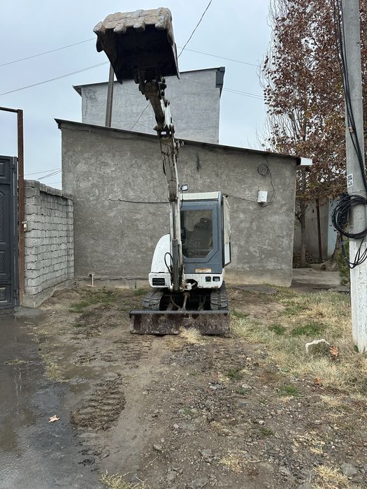 Мини экскаватор 35 Сотилади