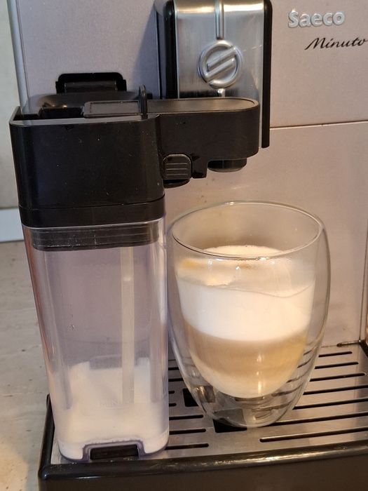 Vând aparat cafea Saeco minuto