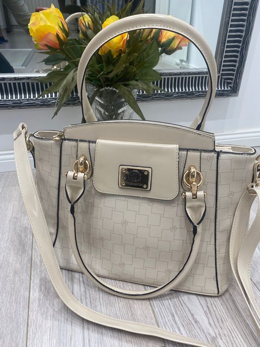 Poșetă crem  nouă