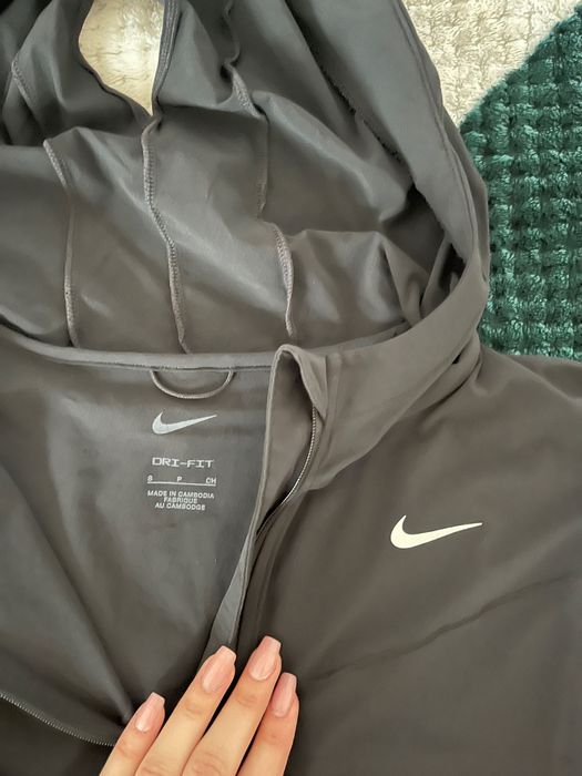 Geacă sport damă Nike, subțire